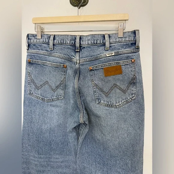 Wrangler Light Wash Faded High Rise Wide Leg Trouser Jeans Women’s Size 9/10 NWT - Picture 4 of 10